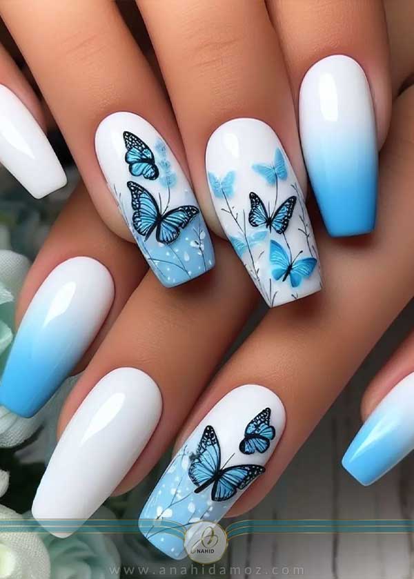 ناخن های آبی و سفید با پروانه ها