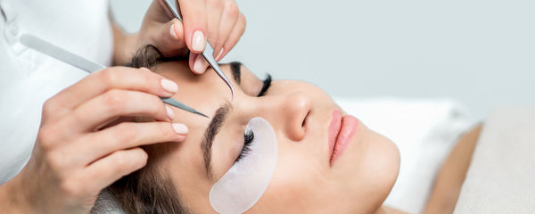 اجرای اکستنشن مژه گربه‌ای