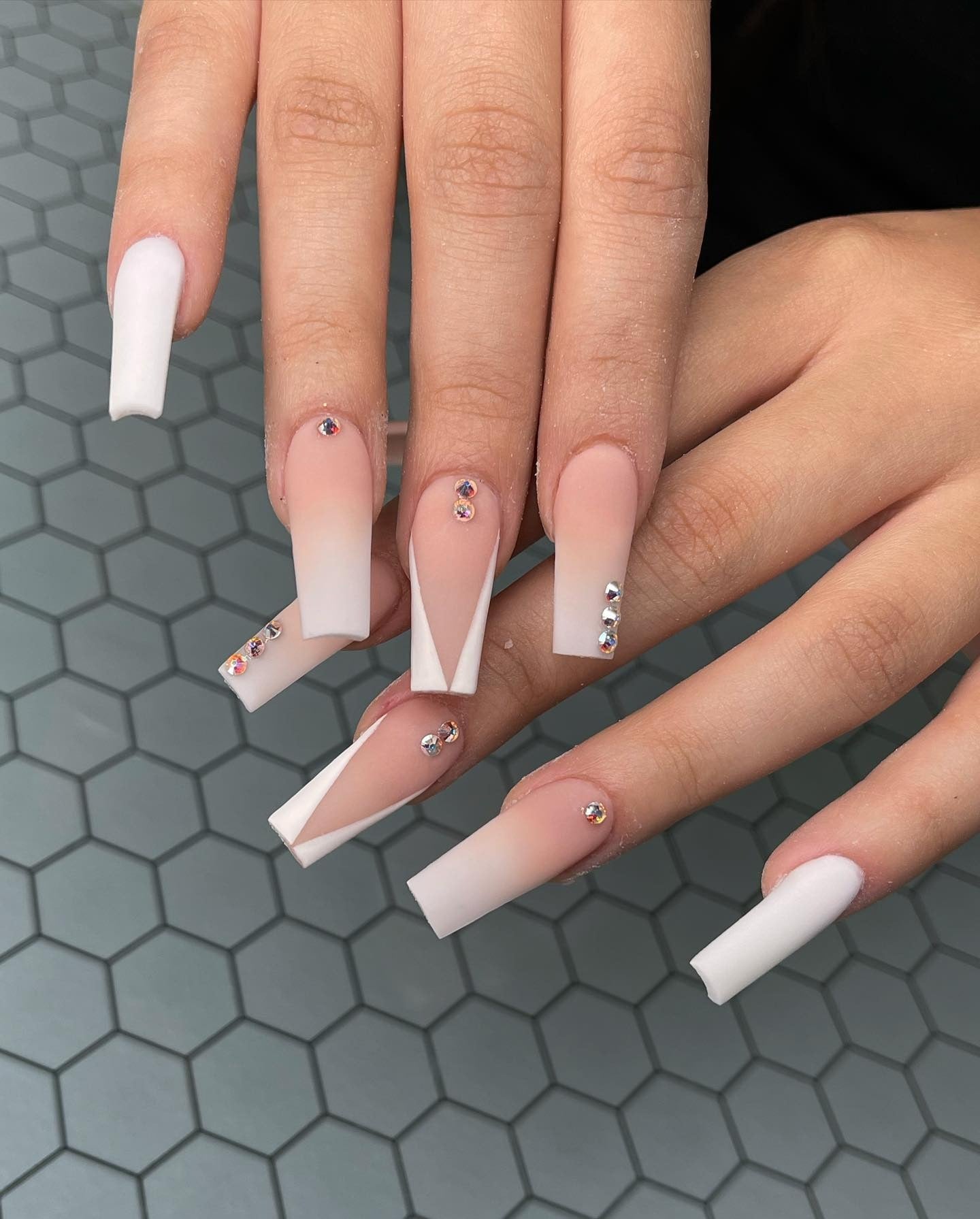 هندسه سفید مات و یخ‌زده